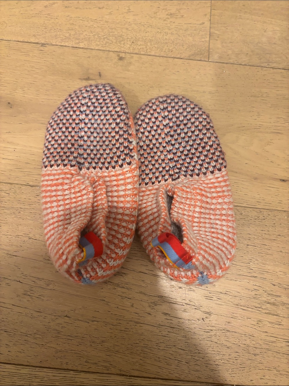 New! Bombas Kid’s gripper slippers! Size 8-10!